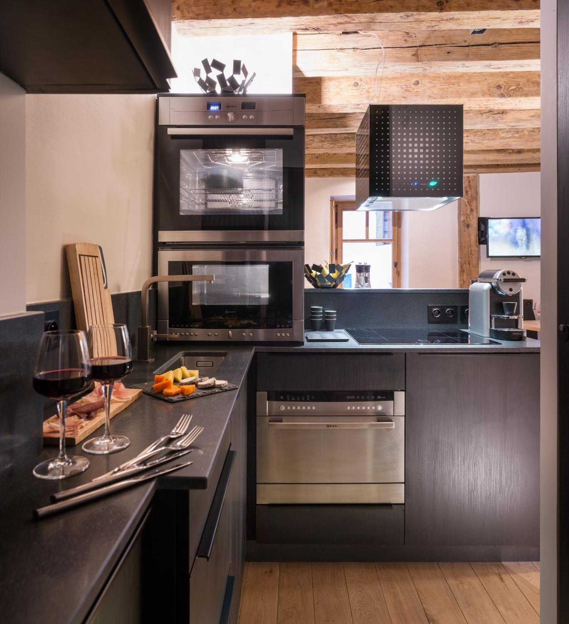 Appartement en Duplex avec Cheminée et Douche Spa